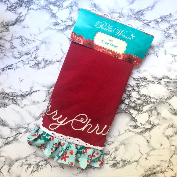 The Pioneer Woman Red Knit Merry Christmas Polyester Tree Skirt - Picture 6 of 10